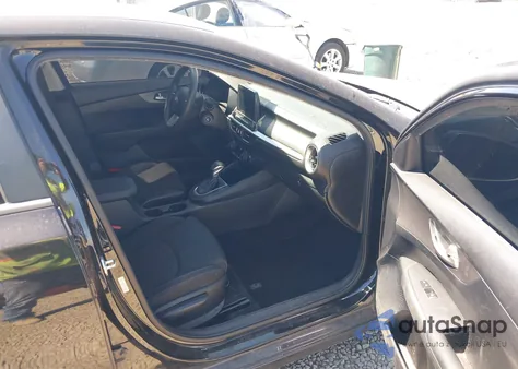 2019 Kia Forte Lxs z USA, uszkodzony, nr VIN 3KPF24ADXKE070127